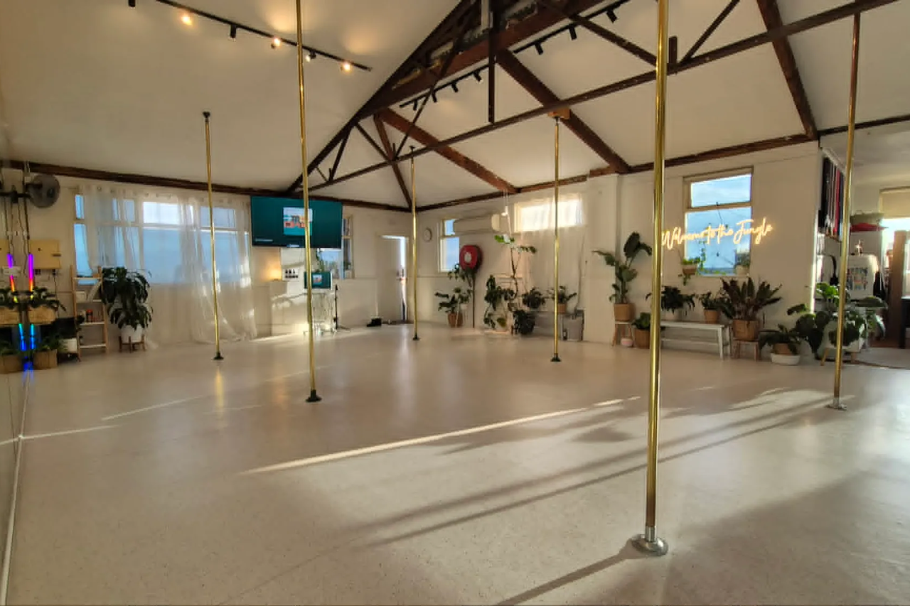 4 x 38mm Brass Poles & 2 x 45mm Brass Poles